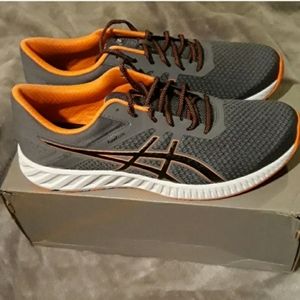NWT Men's  Asics size14